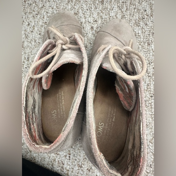 Toms Womens Suede Desert Ankle Boots Taupe Wedge Heels Lace Up Size 10 - Picture 7 of 8